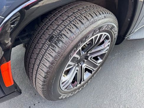 Used 2023 Jeep Wagoneer 4WD w/ Premium Group I image 16