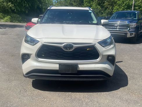 Used 2021 Toyota Highlander XLE AWD/4WD image 12