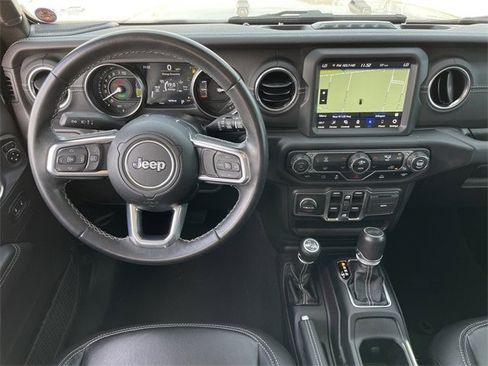 Used 2022 Jeep Wrangler Unlimited Sahara image 11