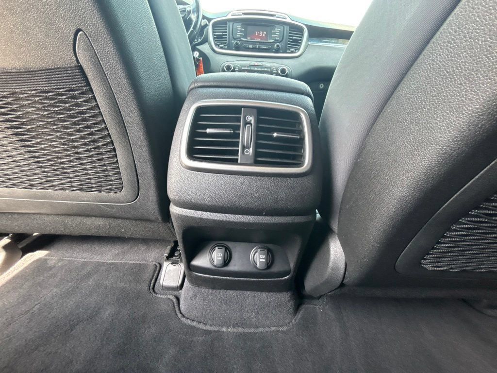 Used 2016 Kia Sorento FWD w/ LX Convenience Package image 17