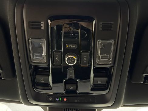 Used 2026 Chevrolet Suburban High Country AWD/4WD image 26