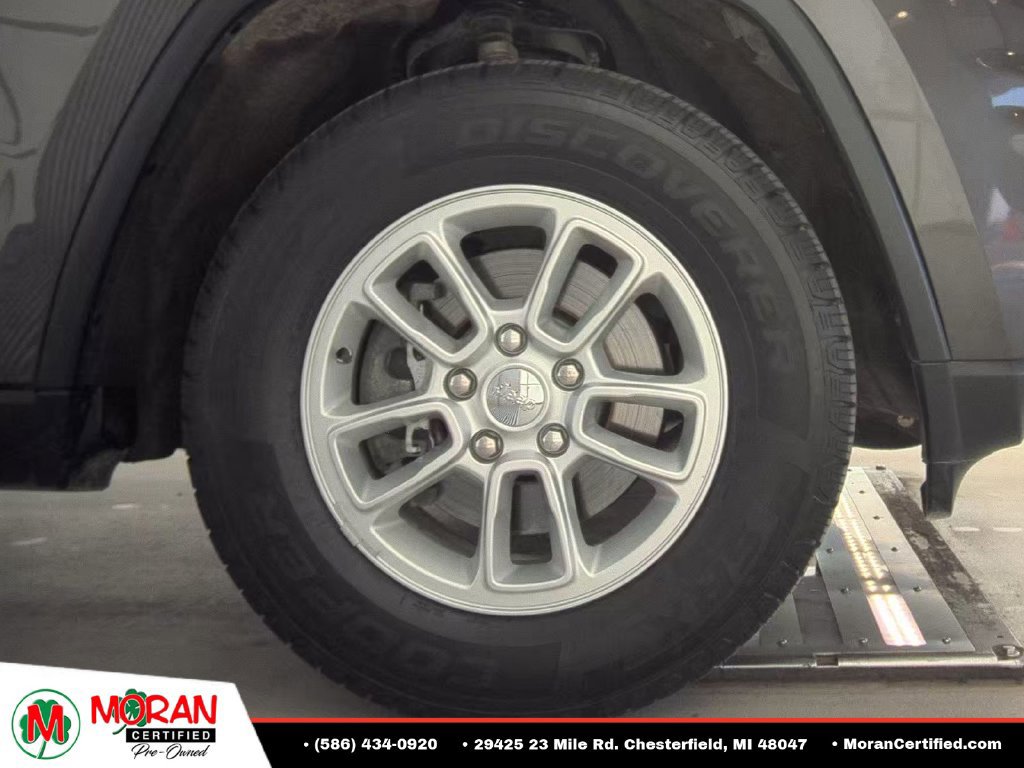 Used 2020 Jeep Grand Cherokee Laredo AWD/4WD image 13