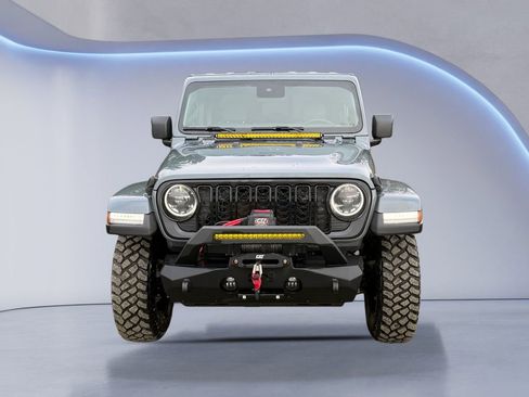 Certified 2025 Jeep Gladiator Willys image 9