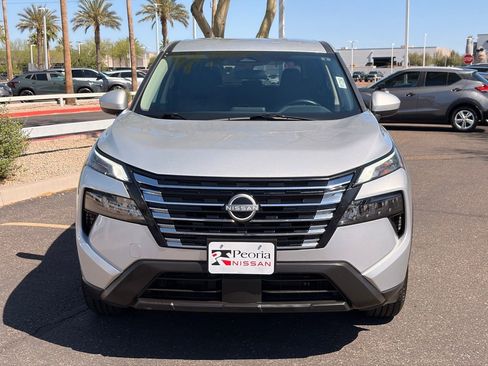 Certified 2025 Nissan Rogue SV FWD image 9