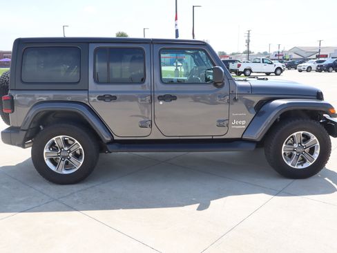 Used 2021 Jeep Wrangler Unlimited Sahara w/ LED Lighting Group AWD/4WD image 4