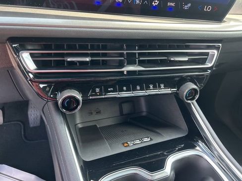 New 2026 Chevrolet Traverse LT w/ Sun and Wheel Package FWD image 26