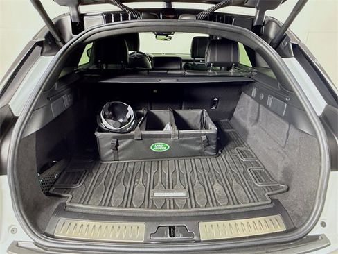 Used 2022 Land Rover Range Rover Velar R-Dynamic S image 28