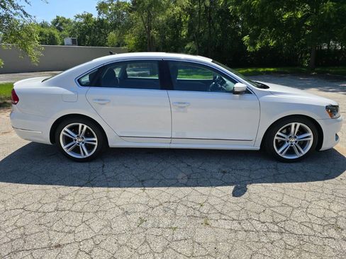 Used 2015 Volkswagen Passat 1.8T SE FWD image 3