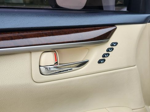 Used 2015 Lexus ES 350 w/ Luxury Package FWD image 19
