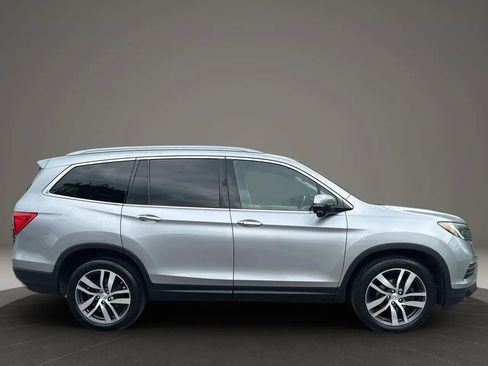 Used 2017 Honda Pilot Touring image 4