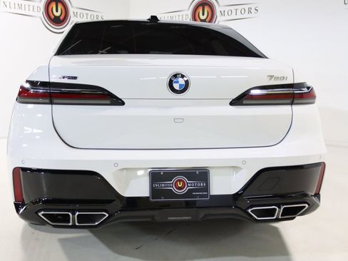 Used 2023 BMW 760i xDrive image 33