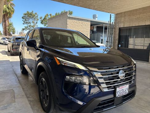 Used 2025 Nissan Rogue SV FWD image 16