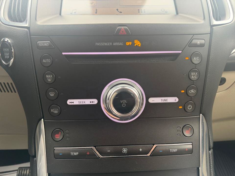 Used 2019 Ford Edge Titanium w/ Cold Weather Package AWD/4WD image 18