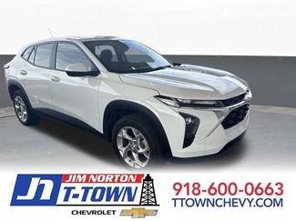 Used 2025 Chevrolet Trax LS w/ LS Convenience Package FWD video 1