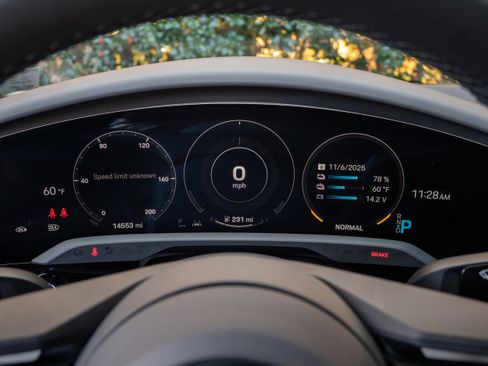 Used 2022 Porsche Taycan image 20