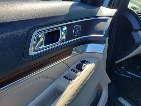 Used 2018 Ford Explorer Limited image 18