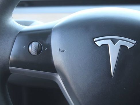 Used 2023 Tesla Model Y Long Range AWD/4WD image 17