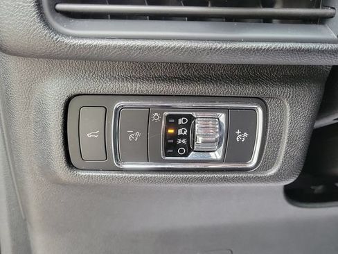 Certified 2021 Lincoln Corsair FWD image 12