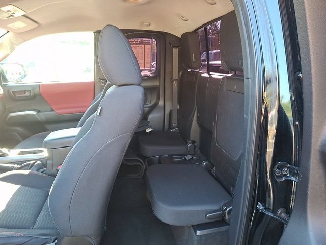 Used 2016 Toyota Tacoma SR5 w/ SR5 Appearance Package (DM) AWD/4WD image 11