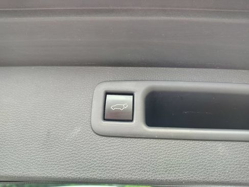 Used 2023 Toyota Highlander XLE AWD/4WD image 21