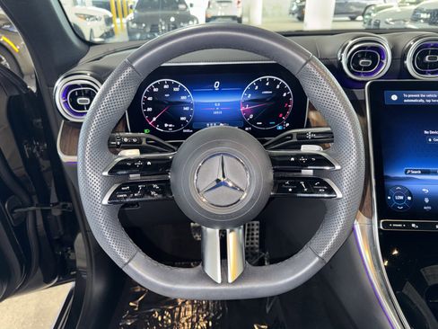 Used 2025 Mercedes-Benz GLC 300 image 21