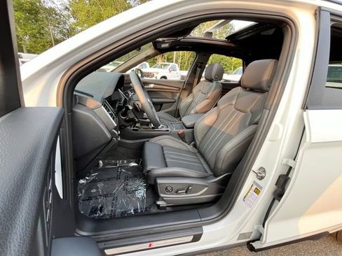 Used 2024 Audi Q5 e Prestige w/ Prestige Package image 17