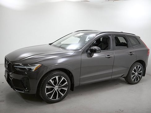 Certified 2023 Volvo XC60 B5 Ultimate w/ Climate Package image 6