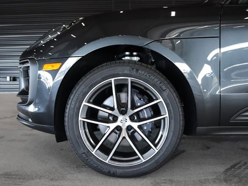 Certified 2025 Porsche Macan image 27