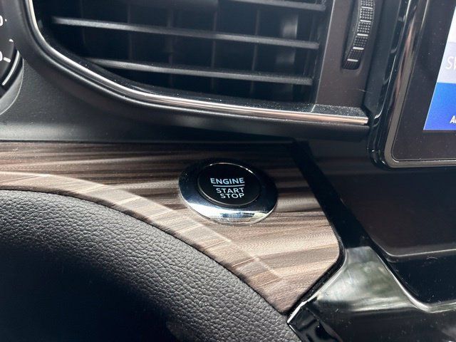 Used 2023 Ford Explorer Limited w/ Equipment Group 301A AWD/4WD image 15