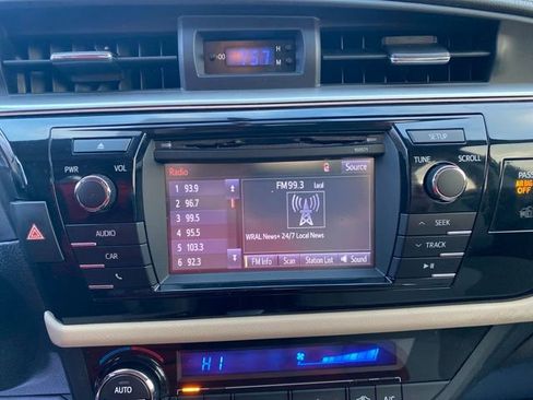 Used 2016 Toyota Corolla LE image 11