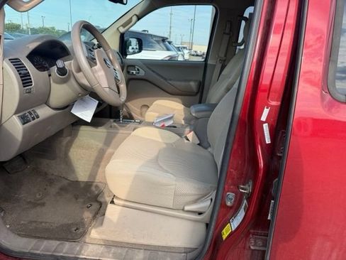 Used 2014 Nissan Frontier SV w/ SV Value Truck Package AWD/4WD image 2