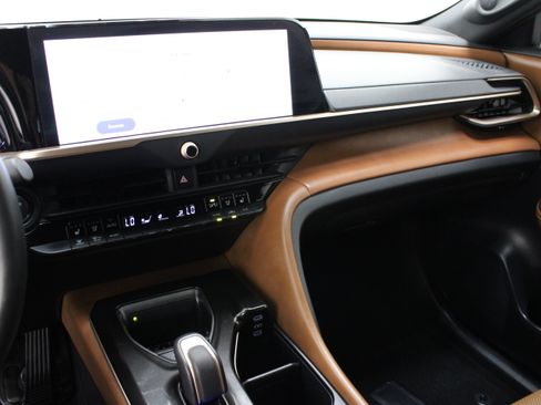 Used 2025 Toyota Crown Signia w/ Advanced Technology Package AWD/4WD image 16