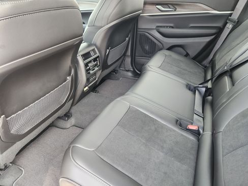 New 2026 Jeep Grand Cherokee Altitude image 21