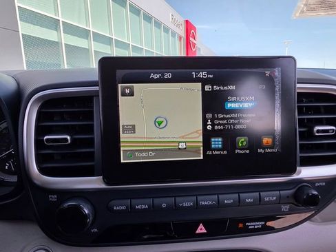Used 2020 Hyundai Venue FWD image 18