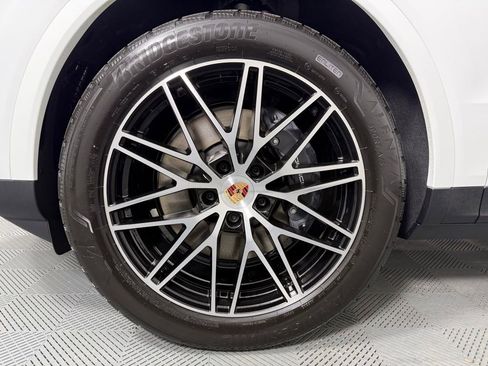 Certified 2026 Porsche Cayenne AWD/4WD image 10