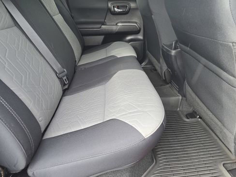 Used 2022 Toyota Tacoma TRD Sport w/ Technology Package image 11