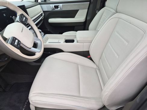 Certified 2025 Hyundai Santa Fe Calligraphy image 9