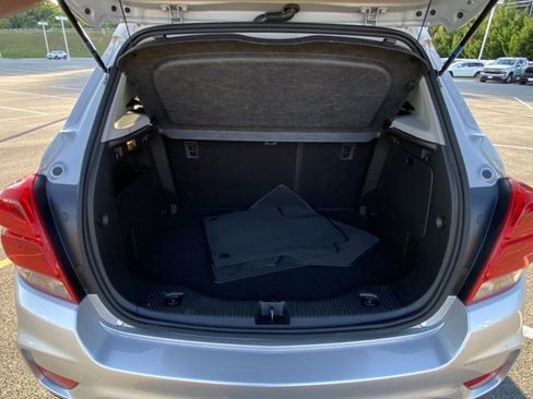 Used 2020 Chevrolet Trax LT w/ LT Convenience Package image 10