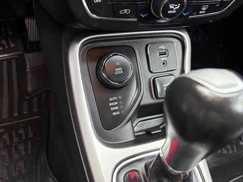 Used 2018 Jeep Compass Latitude w/ Popular Equipment Group image 27