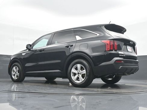 Used 2023 Kia Sorento LX image 18
