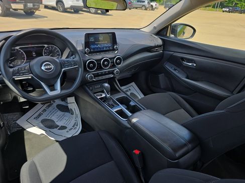 Used 2024 Nissan Sentra SV FWD image 9