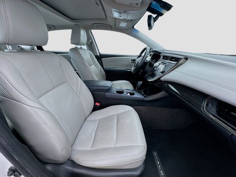 Used 2014 Toyota Avalon XLE Touring FWD image 19