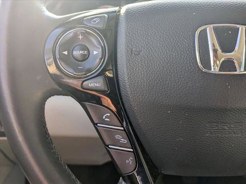 Used 2017 Honda Accord Touring image 11