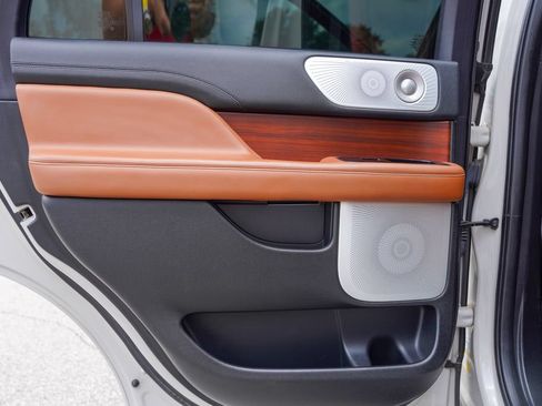 Used 2021 Lincoln Navigator Reserve AWD/4WD image 36