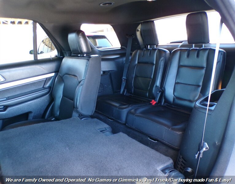 Used 2017 Ford Explorer XLT w/ Equipment Group 202A FWD image 18