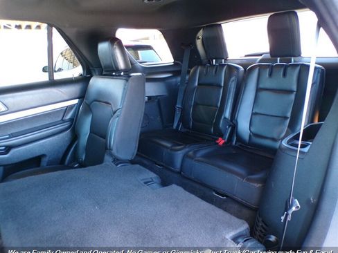 Used 2017 Ford Explorer XLT w/ Equipment Group 202A FWD image 18
