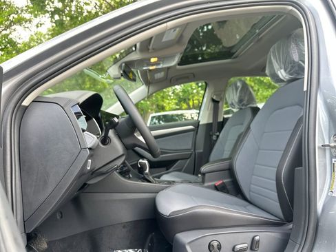 New 2026 Volkswagen Jetta SE FWD image 8