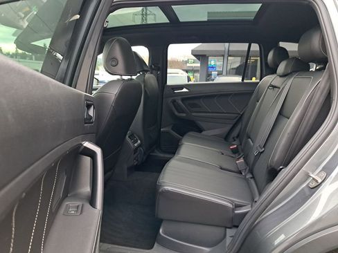 Used 2022 Volkswagen Tiguan SE R-Line image 13