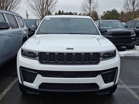 New 2026 Jeep Grand Cherokee Laredo image 2