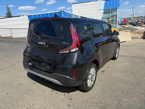 Used 2023 Kia Soul LX w/ LX Technology Package image 7